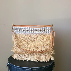 Women's straw bag with emblished shells and  plastic stones 14×12×4 in. NWOT